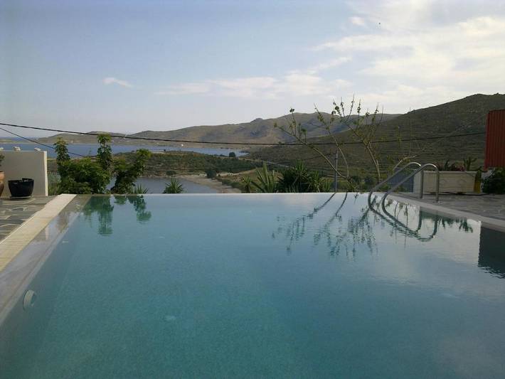 Location de vacances pour 6 personnes, avec piscine ainsi que jardin et vue dans Carystos - 4