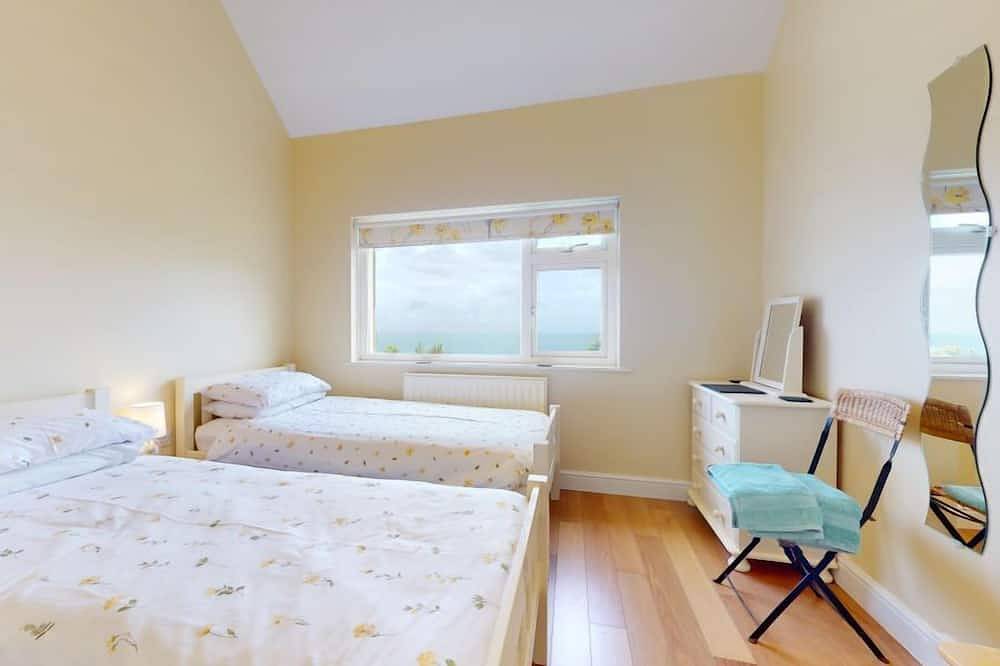 Superb Panoramic Sea Views Sleeps 10 Pet Friendly in Woolacombe, Devon
