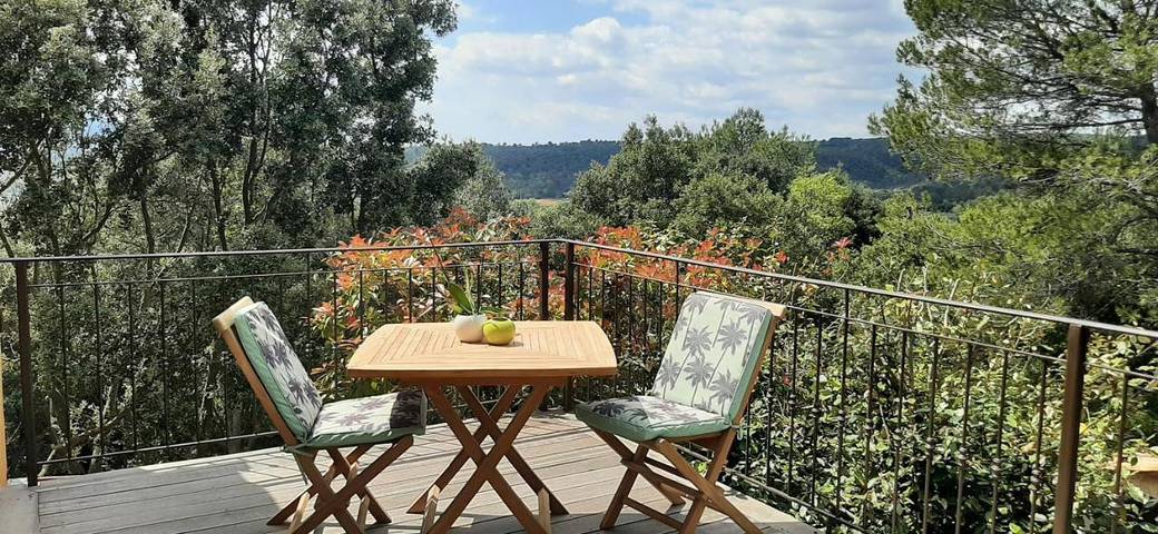Chambre d’hôte pour 2 personnes, avec Terrasse et Jardin ainsi que Piscine et Vue