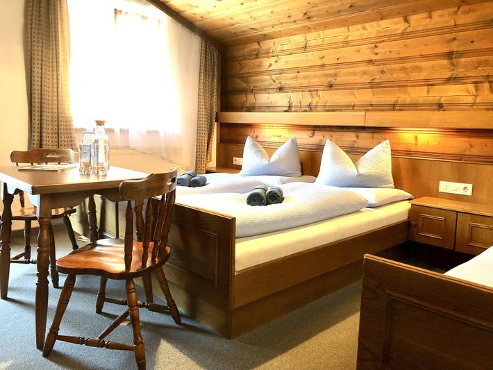 Dreibettzimmer mit Dusche, Wc in Dienten am Hochkönig, Pinzgau