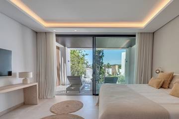 Villa for 12 People in Marbella West, Marbella, Photo 1