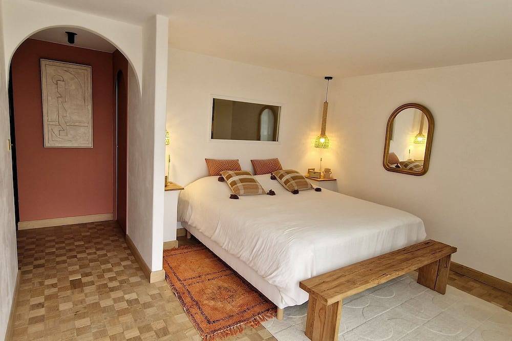 Villa d'exception avec vue imprenable, au cœur des pierres dorées ! in Charnay, Beaujolais