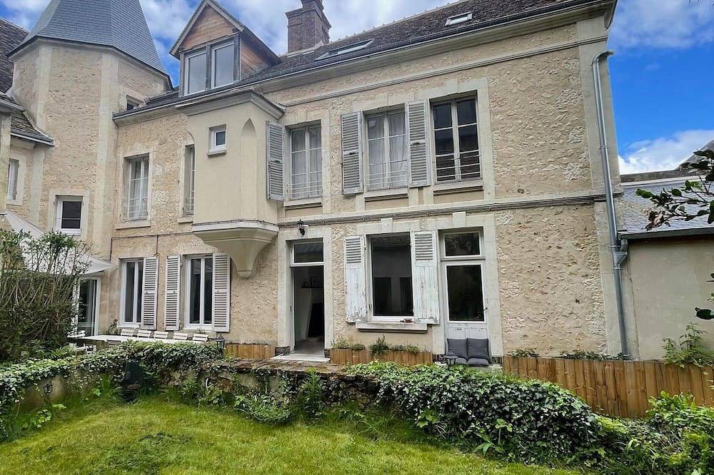 Gran casa cerca del centro de Nogent-le-Rotrou con piscina, 6 habitaciones y jardín acogedor in Nogent-le-Rotrou, Región de Nogent-le-Rotrou