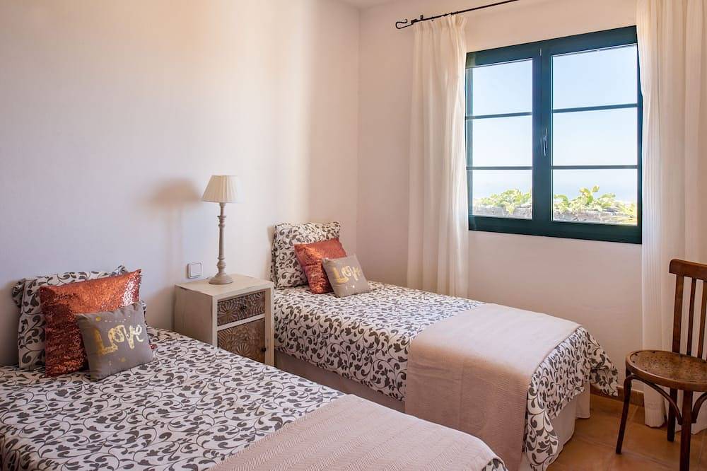 Luxe villa, zwembad, uitzicht op zee, A / C, barbecue, Wifi, tafeltennis in Conil, Tías