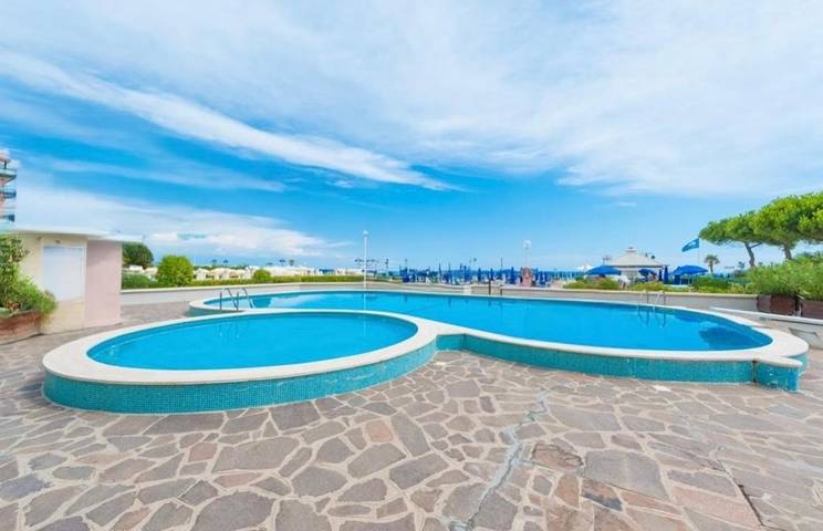Ferienwohnung für 5 Personen, mit Balkon und Terrasse sowie Pool in Jesolo