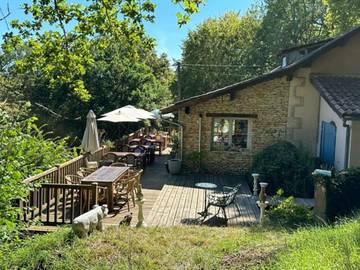Chambre d’hôte pour 2 personnes, avec jardin et piscine ainsi que terrasse et vue à Saint-Jean-de-Côle