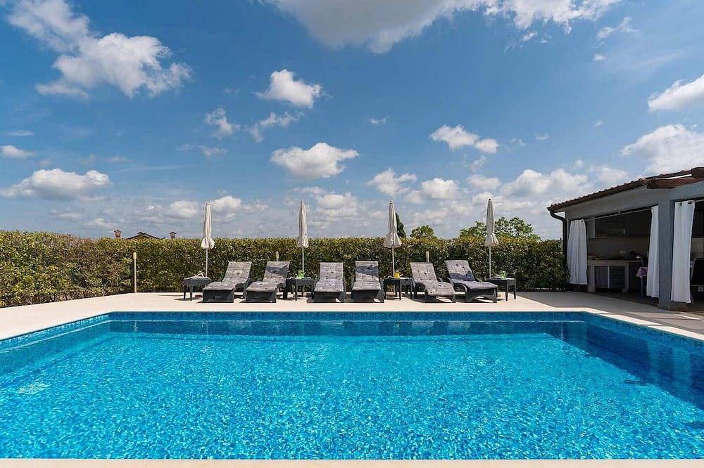 Stunning home in Rovinj with private swimming pool, can be inside or outside in Rovinjsko Selo, Rovinj