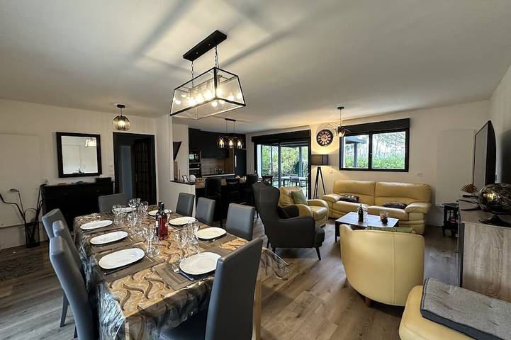 Ferienhaus für 8 Personen, mit Garten und Pool sowie Terrasse in La Palmyre