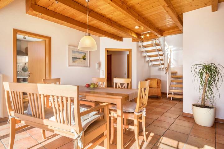 Ferienwohnung für 6 Personen, mit Sauna und Garten sowie Seeblick