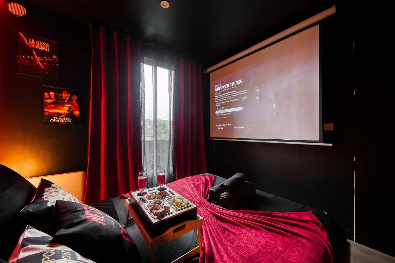 Appartement entier, Appartement Cinéma Aéroport Orly - Parking gratuit & Vtc in Morangis, Essonne