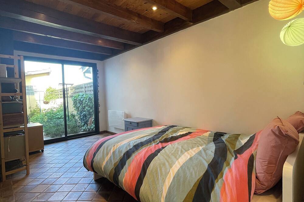 Entire apartment, Independent studio with its own entrance. in Bègles, Bordeaux region