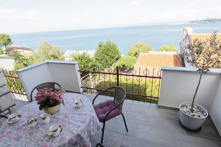 Ferienwohnung für 6 Personen, mit Pool und Balkon - 1