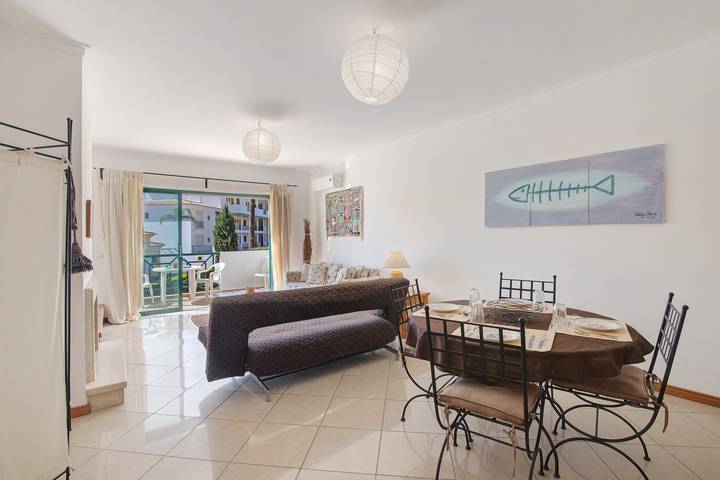 Ganze Wohnung, Apartment „Jardins De Santa Eulalia“ mit Gemeinschaftspool, Garten und Klimaanlage in Albufeira e Olhos de Água, Faro Distrikt