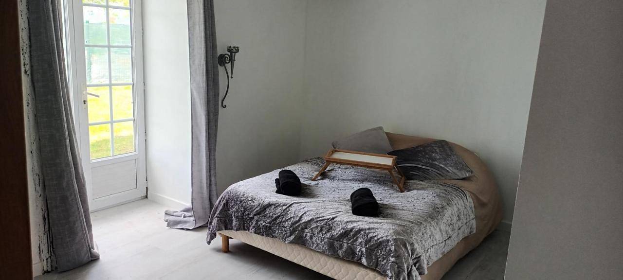 Four-Bedroom House in Seiches-sur-le-Loir, Région d'Angers