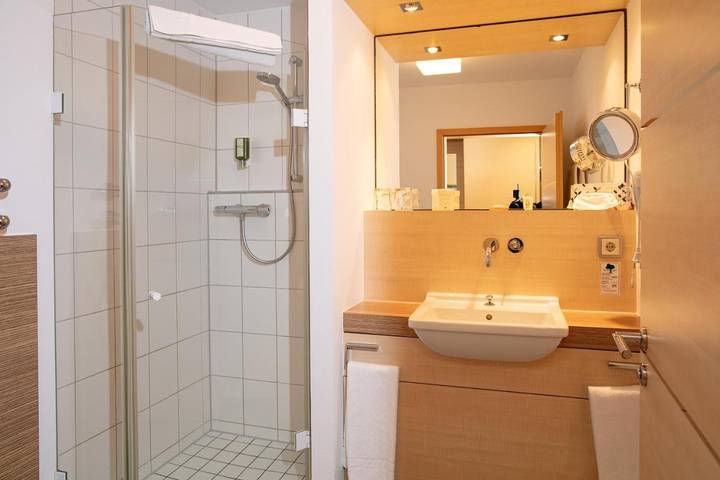 Hotel für 2 Personen, mit Balkon und Garten sowie Sauna und Ausblick in Bad Grönenbach - 4