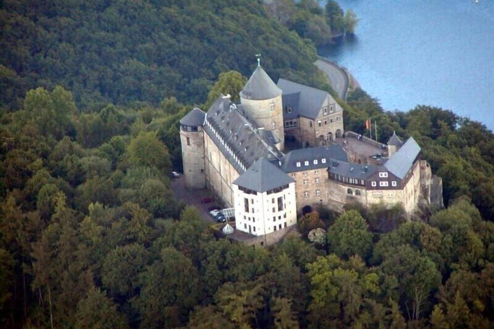 Ganze Wohnung, Komfort-Wohnung, 72 qm Traumblick , Kassel, Documenta ,,nähe Edesee-Fritzlar in Niedenstein, Schwalm-Eder-Kreis