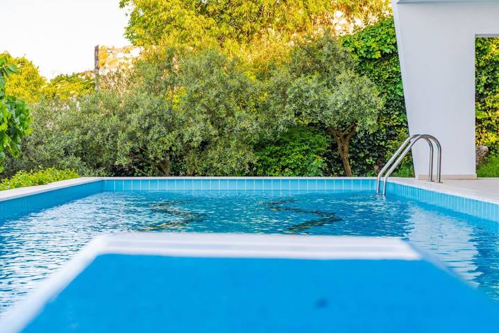 Villa pour 9 personnes, avec piscine ainsi que jardin et balcon, animaux acceptés en Albanie - 4