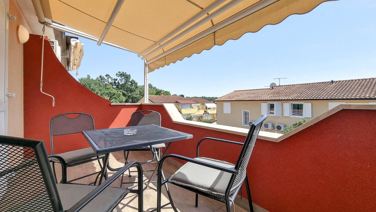 Ganze Ferienwohnung, Carlo-Apartment 70m vom Meer , für 4-5 Personen in Lovrecica, Umag und Umgebung