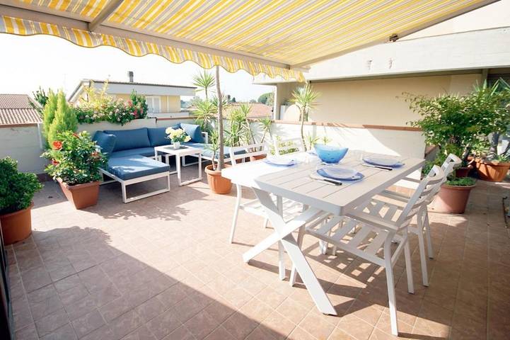 Casa vacanza per 3 persone, con panorama e terrazza, con animali domestici a Torre del Lago Puccini