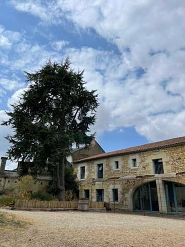 Location de vacances pour 2 personnes, avec terrasse et jardin à Le Puy-Notre-Dame - 2