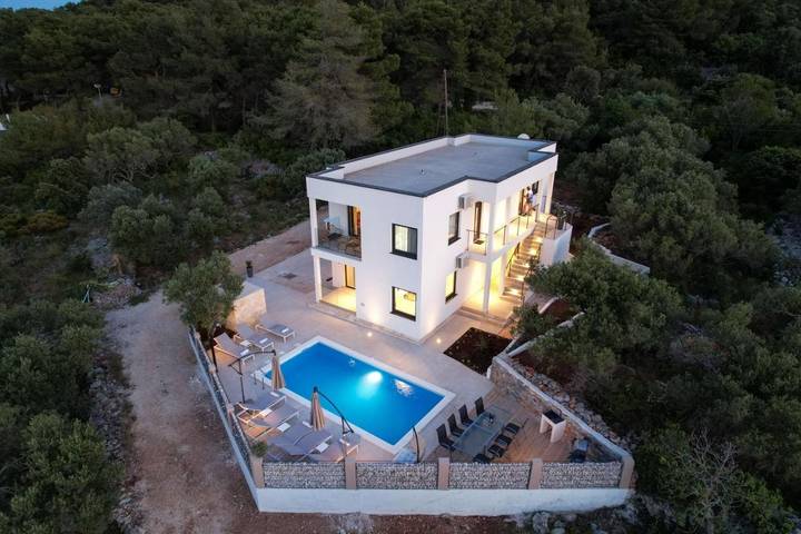 Villa pour 12 personnes, avec vue ainsi que jardin et piscine à Sali