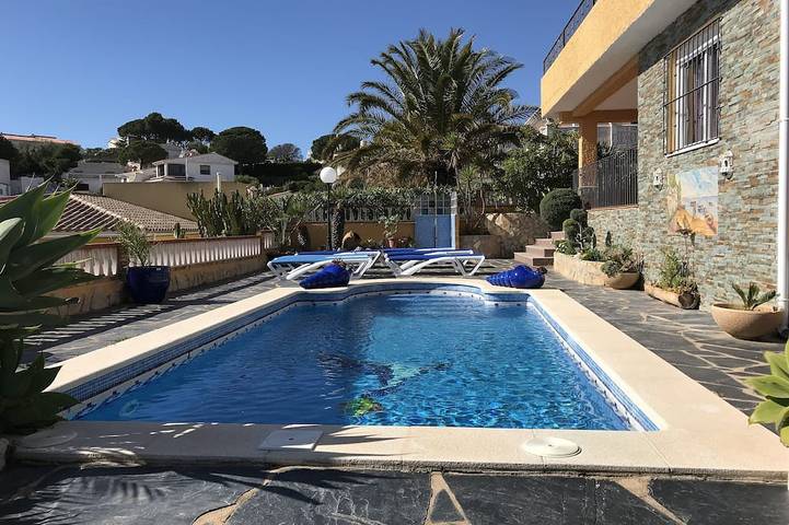 Villa for 8 people, with balcony and garden, with pets in Peñiscola