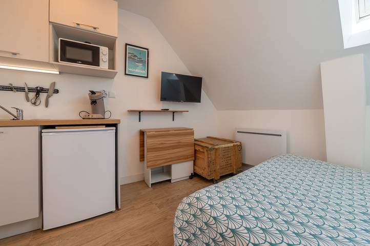 Entire studio, Studio Apartment 'Gwenn Ha Du' with Shared Garden and Wi-Fi in Merlevenez, Côte des Mégalithes