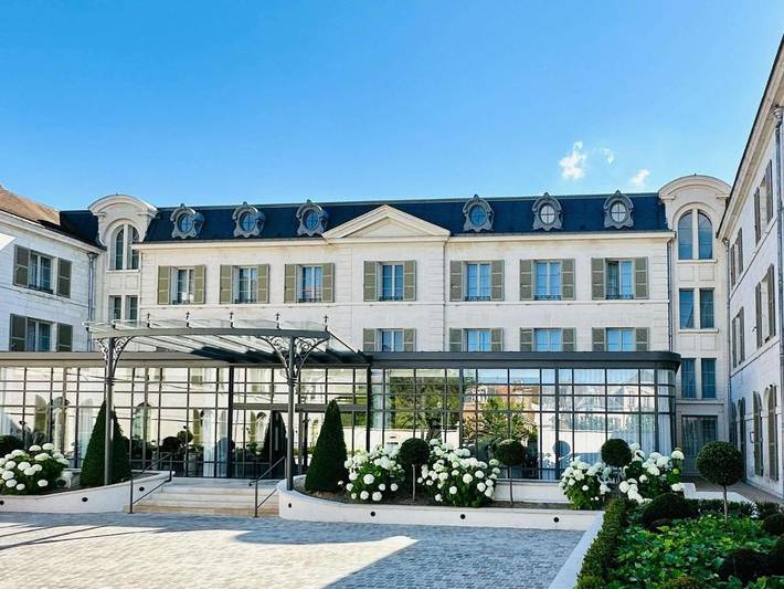 Hôtel pour 2 personnes, avec Terrasse et Piscine ainsi que Sauna et Vue