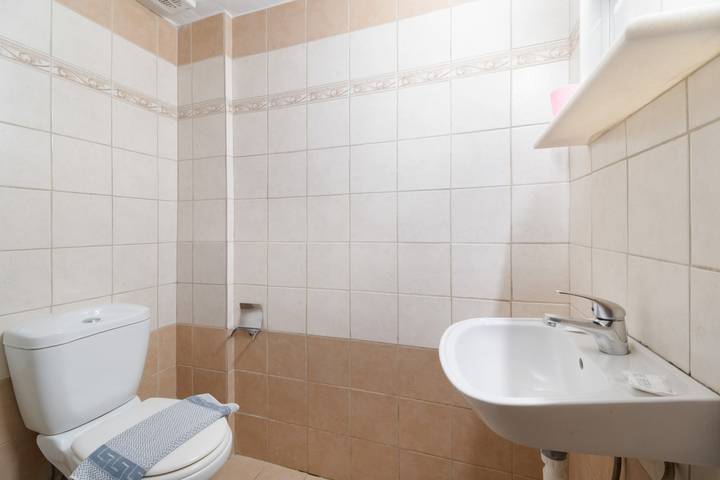 Entire studio, Studio Apartment 'Vaso' with Mountain View, Wi-Fi and Air Conditioning in Nikiana, Alexandros