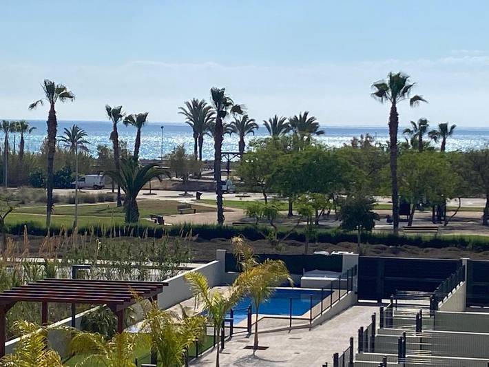 Apartamento para 7 personas, con jardín además de vistas y piscina en Almenara