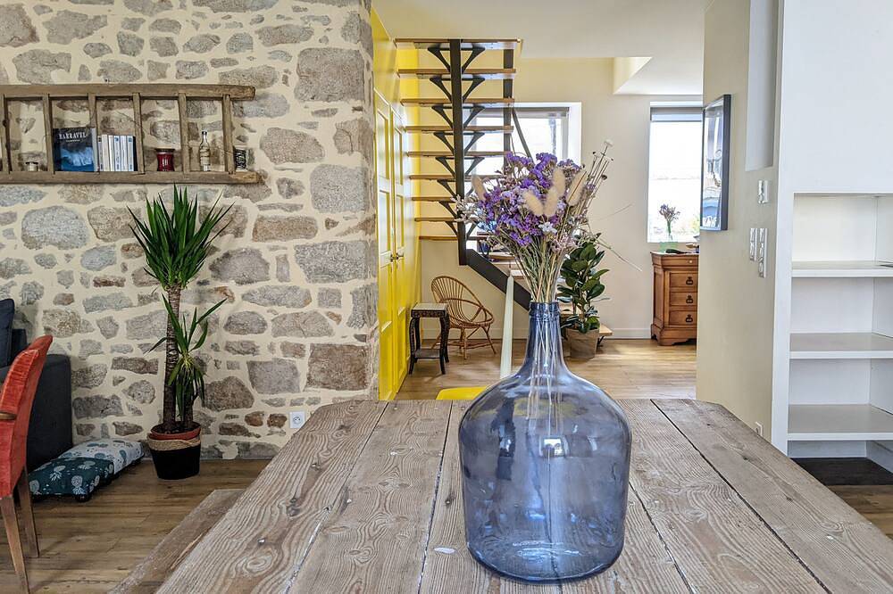 À  150m du port de plaisance, superbe maison de ville pour 10 personnes in Audierne, Côte de Cornouaille