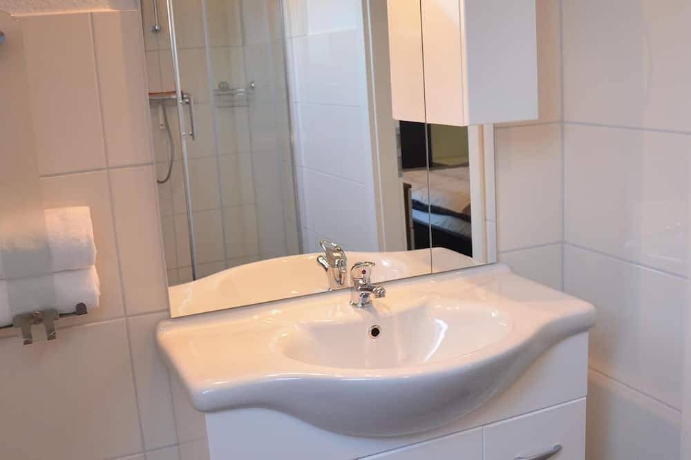 Ganze Wohnung, Neu gebautes Ferienapartment im modernen Landhausstil. 10 min Radweg zum Strand in Krokau, Südliche Ostseeküste