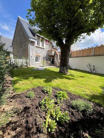 Gîte pour 4 personnes, avec jardin ainsi que sauna et terrasse à Olby