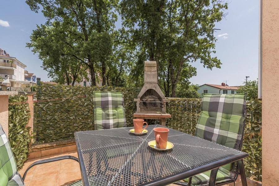 Ganze Wohnung, Schöne Wohnung für 6 Personen mit Terrasse in Karigador, Općina Brtonigla