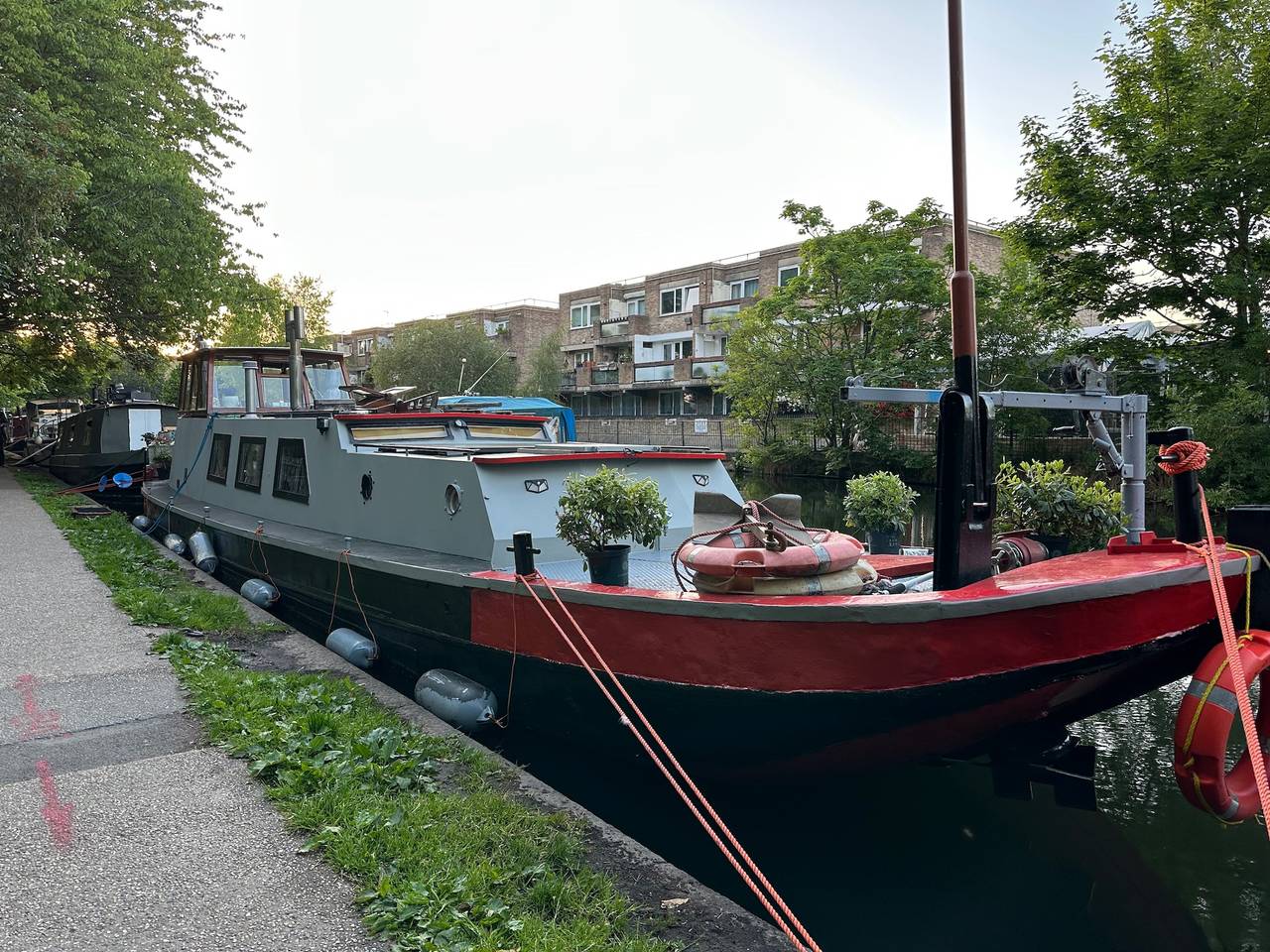 London Dutch Barge - Sleeps 3 & Cosy Fireplace in Λονδίνο, South East England