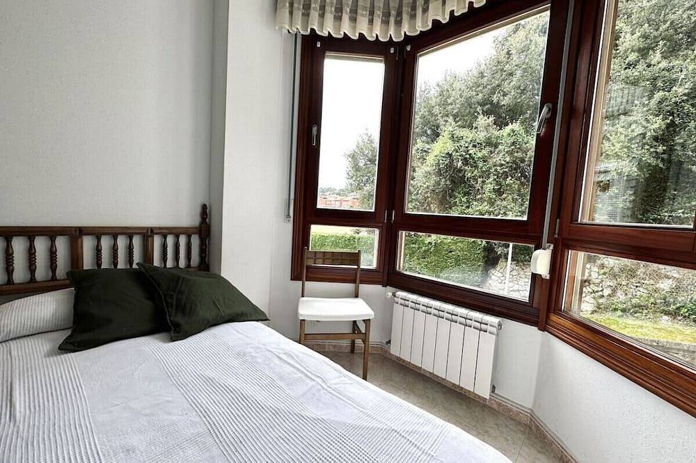 Entire apartment, Apartamento con piscina y garaje - Playa Azul 5924 in Isla, Arnuero