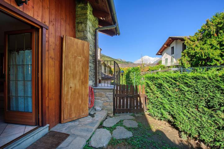 Baita per 4 persone, con Balcone e Giardino in 