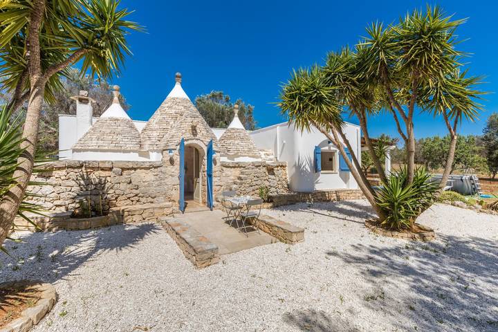 Trullo per 4 persone, con piscina in San Michele Salentino