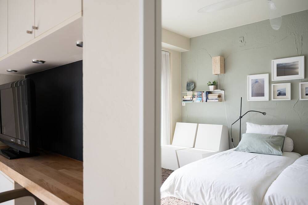 Appartement entier, Studio de vacances design, proche de la mer avec jardin privé et parking in Ville d'Ostende, Oostende