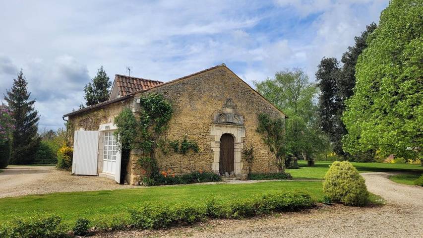 Location de vacances pour 6 personnes, avec Terrasse et Jardin à Écoyeux