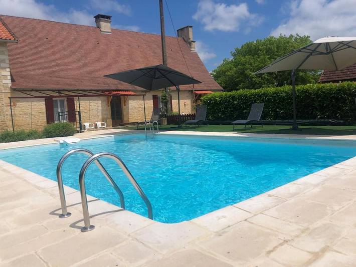 Location de vacances pour 10 personnes, avec piscine et terrasse à Archignac
