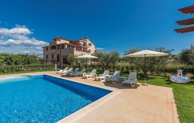 Ferienwohnung für 4 Personen, mit Balkon/Terrasse und Pool in Porec und Umgebung - 3