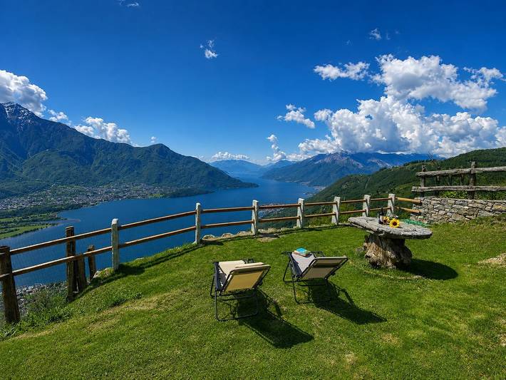 Ferienhaus für 4 Personen, mit Terrasse und Garten sowie Seeblick und Ausblick