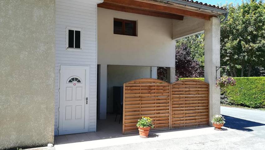 Gîte pour 8 personnes, avec terrasse à Semussac