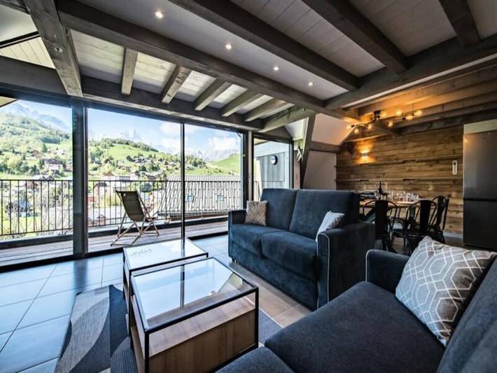 Gîte pour 14 personnes, avec balcon, adapté aux familles dans Office De Tourisme Des Albiez