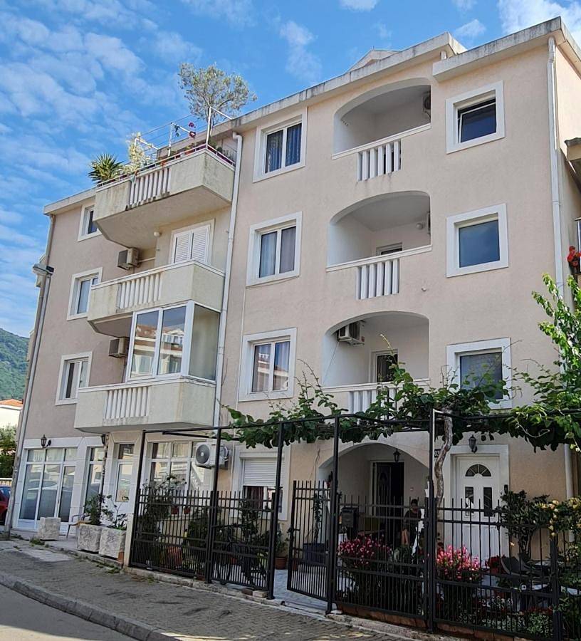 Hibiscus Guest House in Budva, Opština Budva