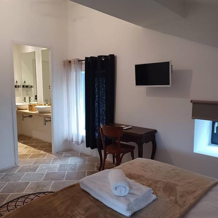Hôtel pour 2 personnes, avec piscine ainsi que jardin et jacuzzi à Quincié-en-Beaujolais - 4