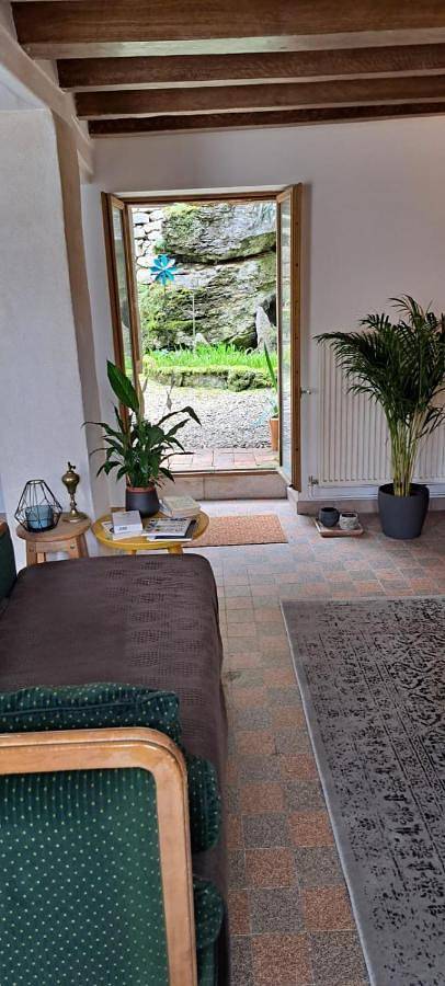 Location de vacances pour 6 personnes, avec piscine et vue ainsi que vue sur le lac et jardin à Druyes-les-Belles-Fontaines - 2