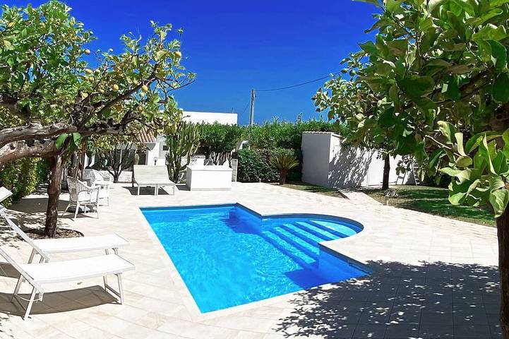 Villa pour 4 personnes, avec terrasse et jardin à Noto