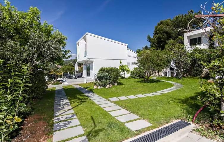 Ferienhaus für 4 Personen, mit Garten und Terrasse sowie Whirlpool, mit Haustier in Punat
